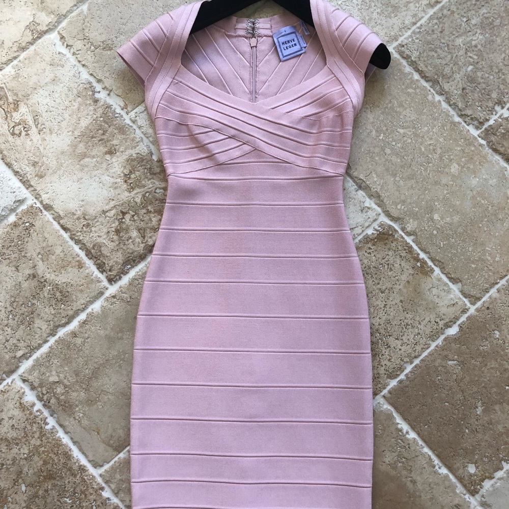 Super SEXY Herve Leger blush bandage dress 👗 💜